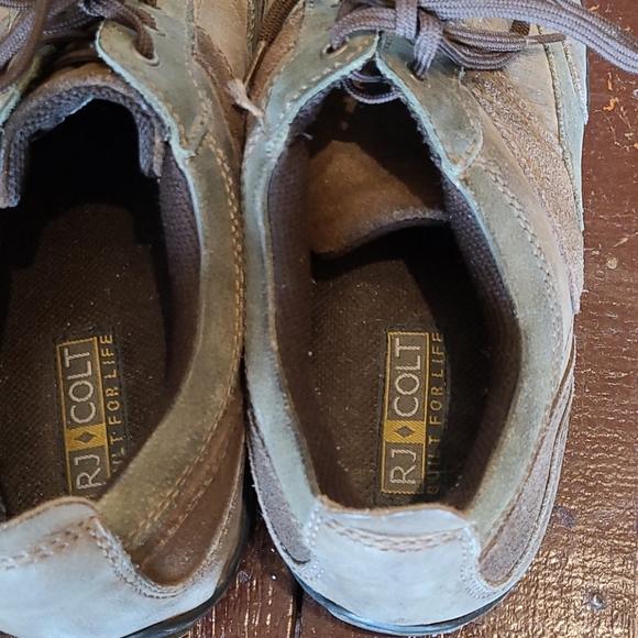 SHOES - Picture 3 of 4